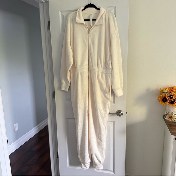Size 2X Fabletics Cozy Cord Zip Fuzzy Onesie - Picture 4 of 11